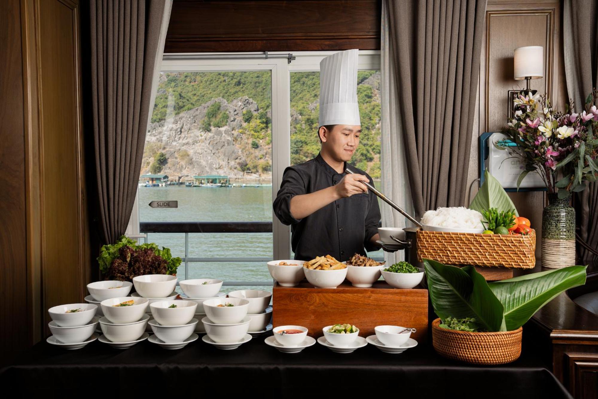 Ambassador Cruise Halong Bay 호텔 하롱 외부 사진