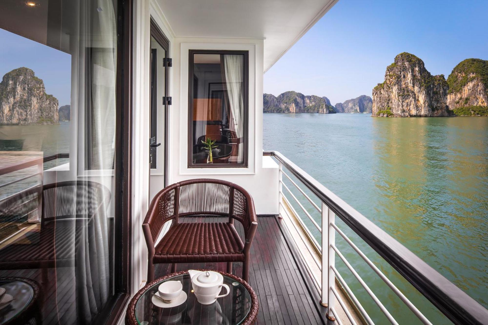 Ambassador Cruise Halong Bay 호텔 하롱 외부 사진