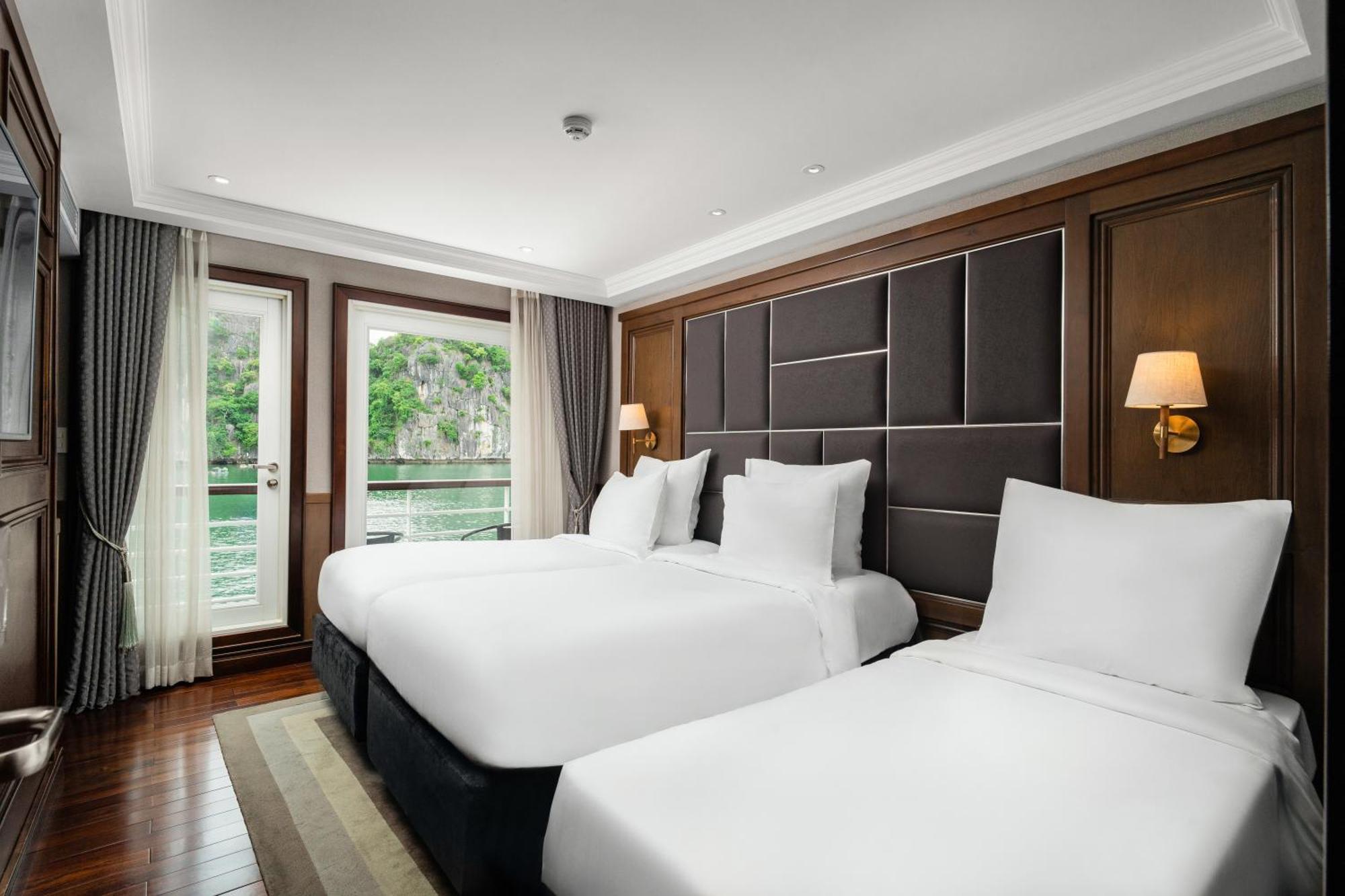 Ambassador Cruise Halong Bay 호텔 하롱 외부 사진