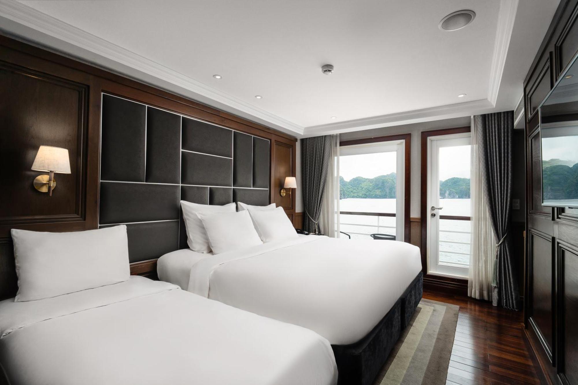 Ambassador Cruise Halong Bay 호텔 하롱 외부 사진